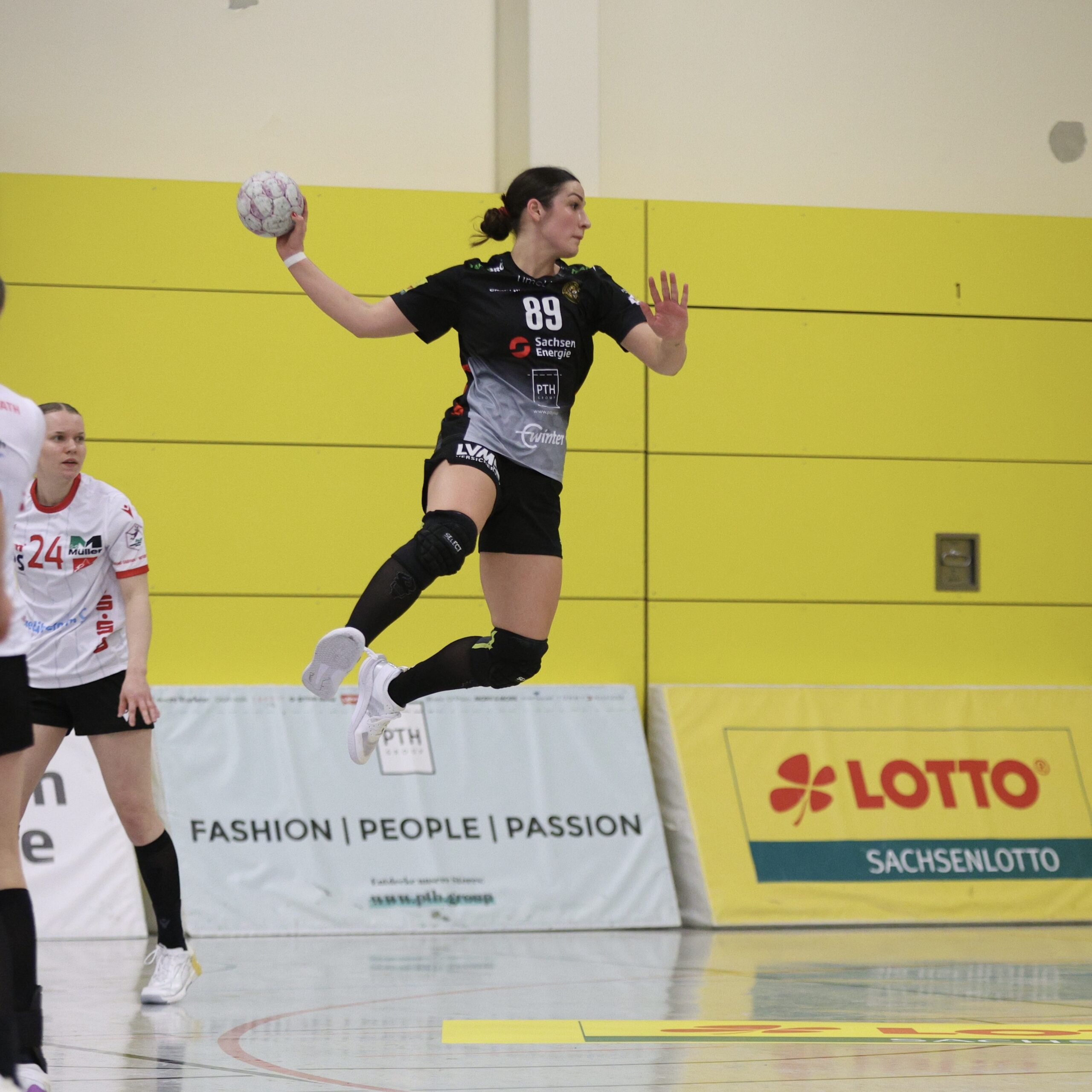 Jubel in Weißwasser – Platzsturm in Aue